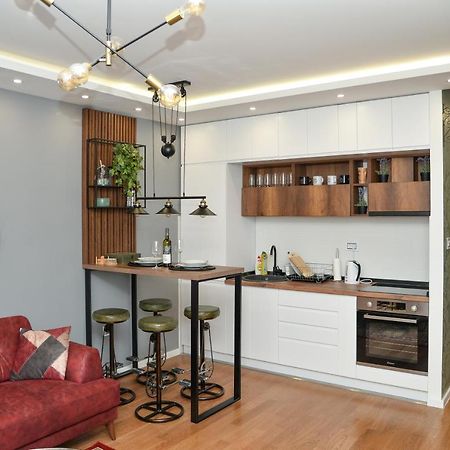 Mirror Apartment With Private Parking Novi Sad Exterior photo